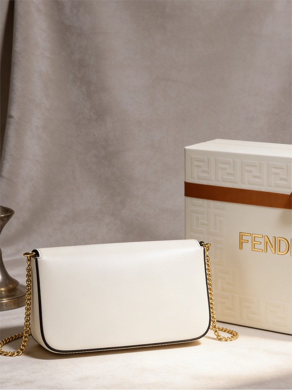 Fendi Medium Leather Shoulder Bag White - Picture 6 of 6